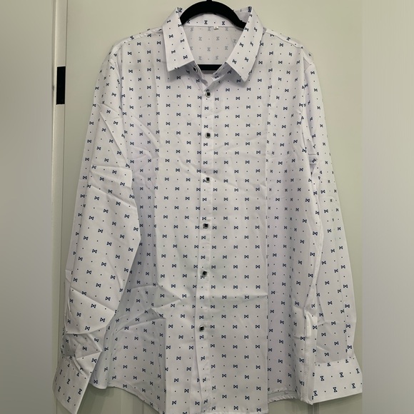 Other - Men's Shirt in White and Blue Pattern